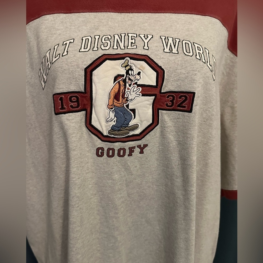 Walt Disney World- Unisex Grey and Dust Red Goofy 1934 Embroidered Graphic, XXL